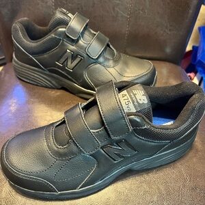 New Balance 472V2 Velcro strap sneakers